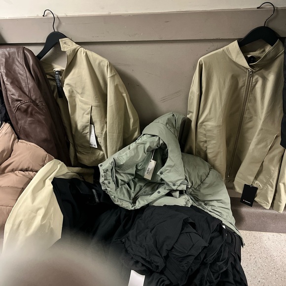 Lulu lemon sale all brand new, 35% off tag, - Picture 6 of 9